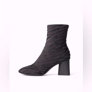 Rag&Bone FEI black Zebra Pull on Style ankle boots NIB! Black On Black!